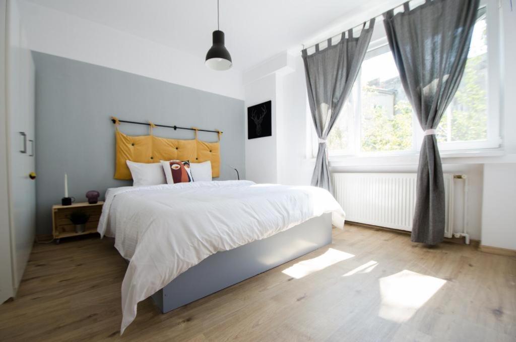 Bright Apartment Near Cismigiu And Old Town Букурещ Екстериор снимка